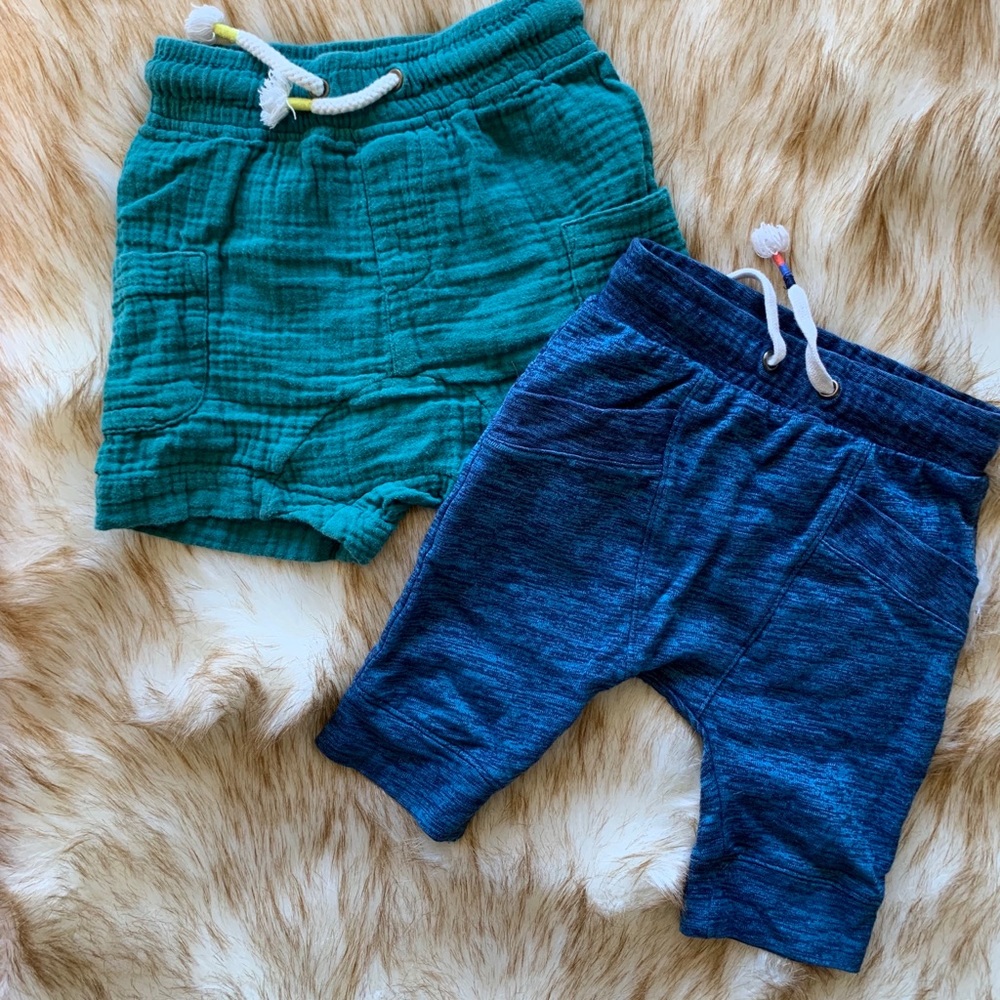 2 trendy drop crotch cotton shorts sizes 3T